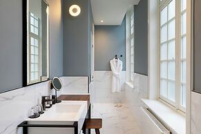 Sapphire House Antwerp, Autograph Collection