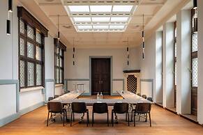 Sapphire House Antwerp, Autograph Collection