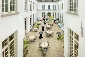 Sapphire House Antwerp, Autograph Collection