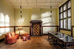 Sapphire House Antwerp, Autograph Collection
