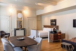 Sapphire House Antwerp, Autograph Collection