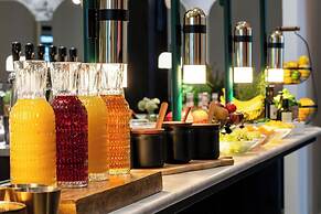 Sapphire House Antwerp, Autograph Collection