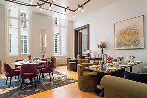 Sapphire House Antwerp, Autograph Collection