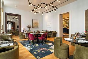 Sapphire House Antwerp, Autograph Collection