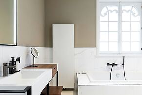 Sapphire House Antwerp, Autograph Collection