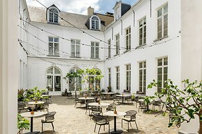 Sapphire House Antwerp, Autograph Collection