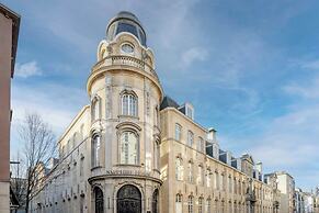 Sapphire House Antwerp, Autograph Collection