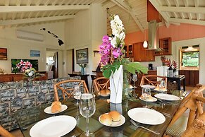 International Colony Club 34