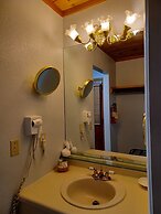 Whispering Pines Lodge