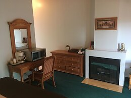 Whispering Pines Lodge