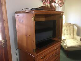 Whispering Pines Lodge