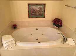 Whispering Pines Lodge