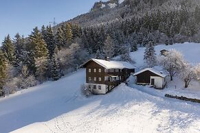 Alp-cottage for 15 Person Mountains of Salzburg