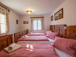 Alp-cottage for 15 Person Mountains of Salzburg