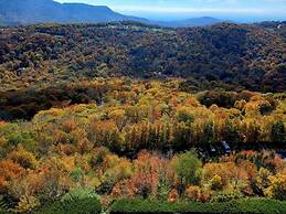 Handsome Condo, View in Sugar Mountain, Heated Pool & Jacuzzi by RedAw