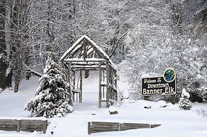 Handsome Condo, View in Sugar Mountain, Heated Pool & Jacuzzi by RedAw