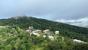 Handsome Condo, View in Sugar Mountain, Heated Pool & Jacuzzi by RedAw