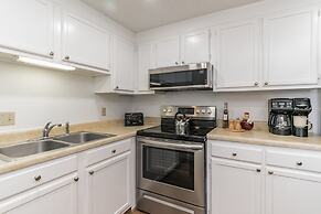 Handsome Condo, View in Sugar Mountain, Heated Pool & Jacuzzi by RedAw