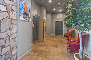 Handsome Condo, View in Sugar Mountain, Heated Pool & Jacuzzi by RedAw