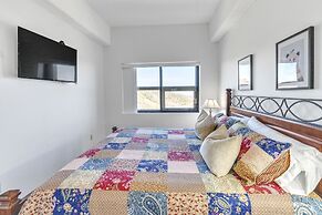 Handsome Condo, View in Sugar Mountain, Heated Pool & Jacuzzi by RedAw