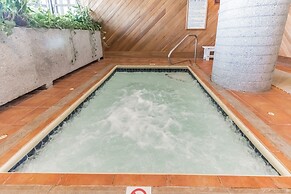 Handsome Condo, View in Sugar Mountain, Heated Pool & Jacuzzi by RedAw