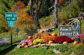 Handsome Condo, View in Sugar Mountain, Heated Pool & Jacuzzi by RedAw