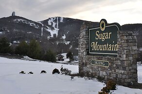 Handsome Condo, View in Sugar Mountain, Heated Pool & Jacuzzi by RedAw