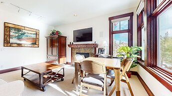 Juniper Crest 24 Upscale Mountain Townhouse, Unbeatable Views, Private