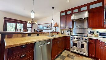 Juniper Crest 24 Upscale Mountain Townhouse, Unbeatable Views, Private