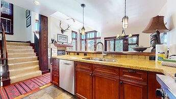 Juniper Crest 24 Upscale Mountain Townhouse, Unbeatable Views, Private