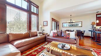 Juniper Crest 24 Upscale Mountain Townhouse, Unbeatable Views, Private