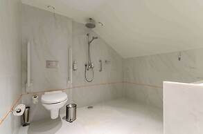 The Emerald House Lisbon, Curio Collection By Hilton