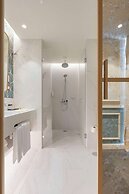 The Emerald House Lisbon, Curio Collection By Hilton