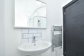 Townhouse @ 202 Walthall Street Crewe