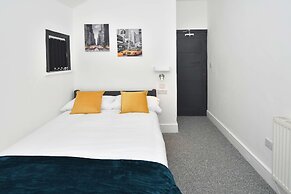 Townhouse @ 202 Walthall Street Crewe