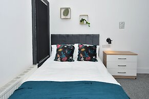 Townhouse @ 202 Walthall Street Crewe