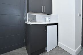 Townhouse @ 202 Walthall Street Crewe