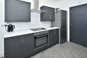 Townhouse @ 202 Walthall Street Crewe