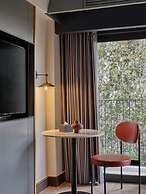 The Quarter Onnut by UHG