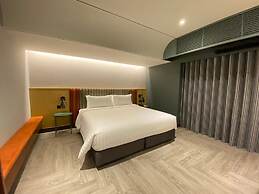 The Quarter Onnut by UHG