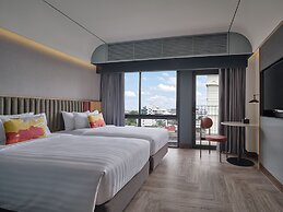 The Quarter Onnut by UHG