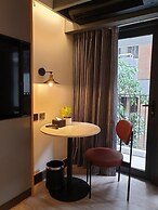 The Quarter Onnut by UHG