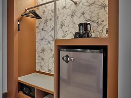 The Quarter Onnut by UHG