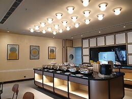 The Quarter Onnut by UHG