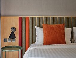 The Quarter Onnut by UHG