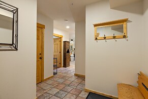 2658 Tenderfoot Lodge 2 Bedroom Condo by RedAwning