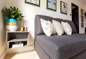 Bright & Relaxing Full Apartment