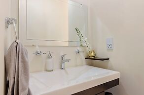 Bright & Relaxing Full Apartment