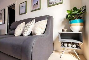 Bright & Relaxing Full Apartment