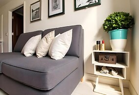 Bright & Relaxing Full Apartment